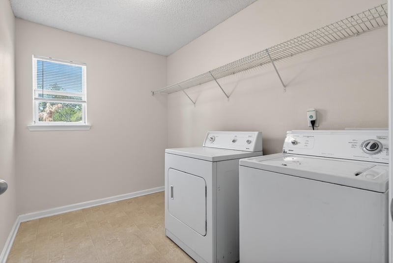 Laundry at 2454 Britney Lakes Ln, Jacksonville, FL 32221