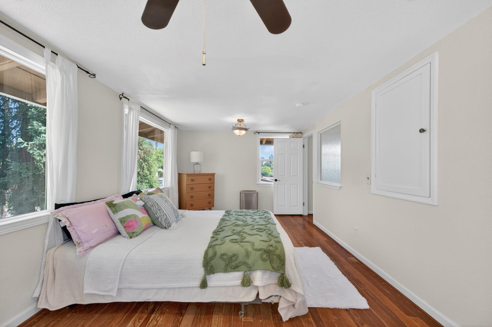 1220 E Sussex Way, photo 45