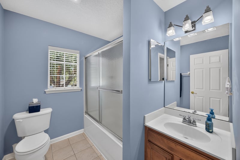 Bathroom with tub-shower combo and single vanity at 3660 Middlebrook Dr, Orange Park, FL 32065