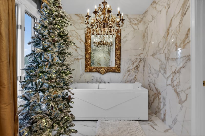 Primary Bath at 7987 Hollyridge Rd, Jacksonville, FL 32256