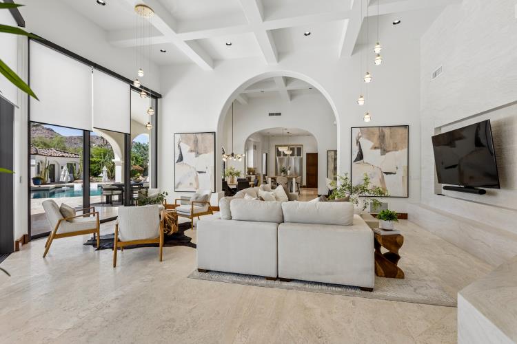 Great room with steel-framed arched glazing, Paradise Valley