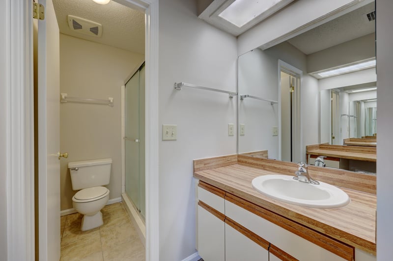 Primary Bath at 3801 Crown Point Rd unit 2132, Jacksonville, FL 32257