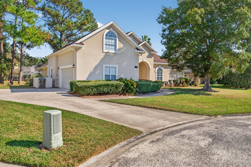 Front Garage View at 577 Hunters Grove Ct, Orange Park, FL 32073