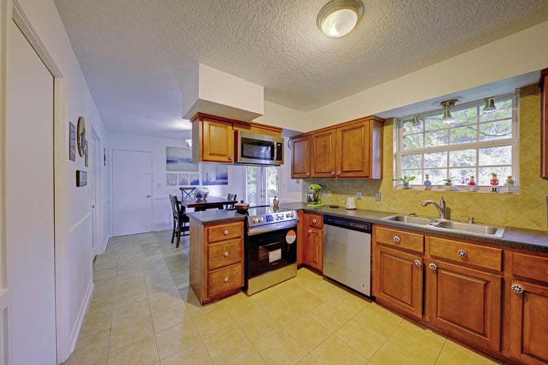 Photo 11 of 3333 Heathcliff Ln, Jacksonville, FL 32257, photographed by Megapixeler