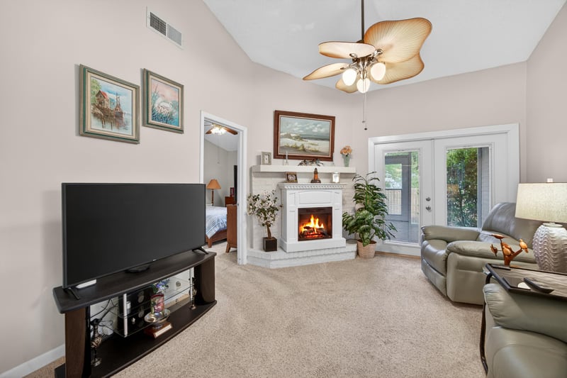 Photo 4 of 11095 Wandering Oaks Dr, Jacksonville, FL 32257, photographed by Megapixeler