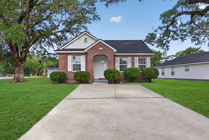 Photo 1 of 821 Oak Arbor Cir, Jacksonville, FL 32206, photographed by Megapixeler