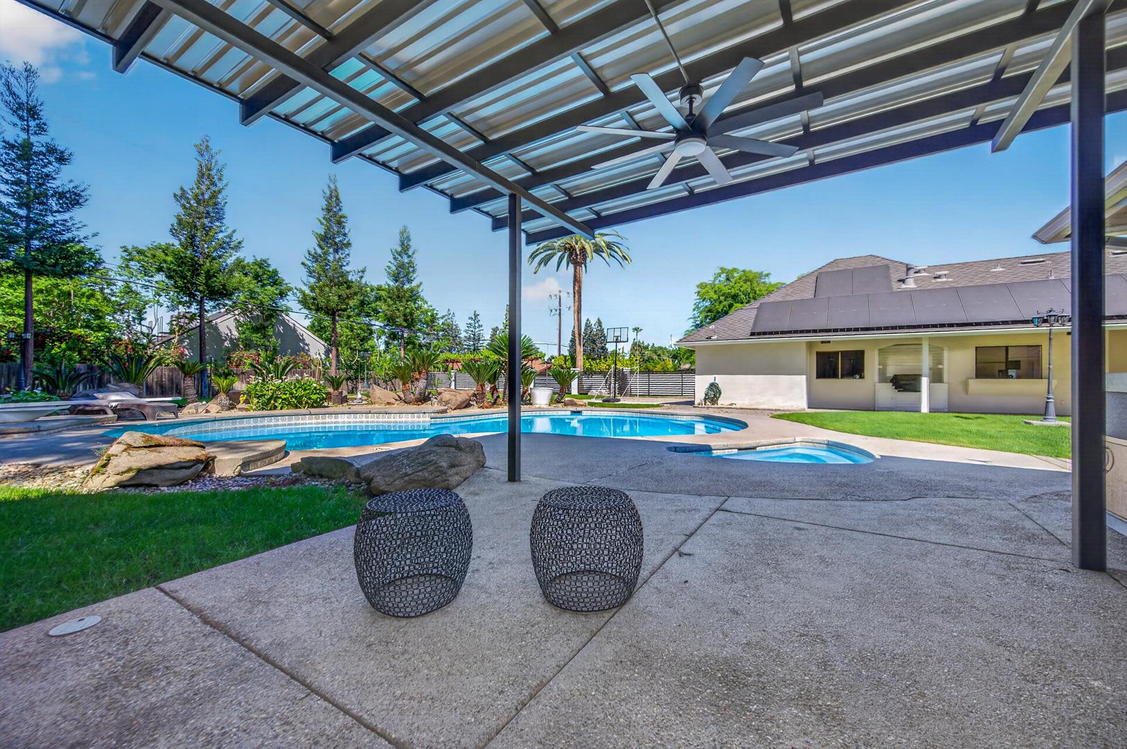 5261 N Van Ness Blvd, photo 93
