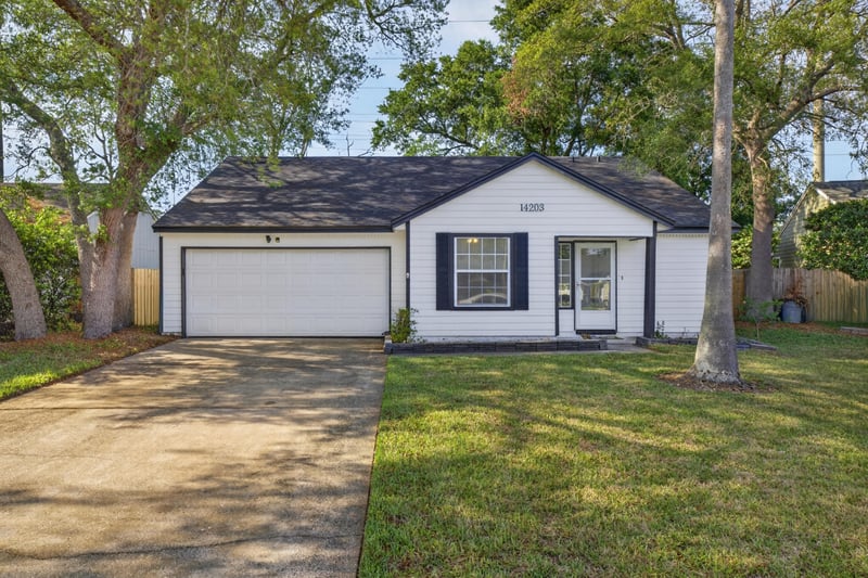 Photo 1 of 14203 Hampton Falls Dr N, Jacksonville, FL 32224, photographed by Megapixeler