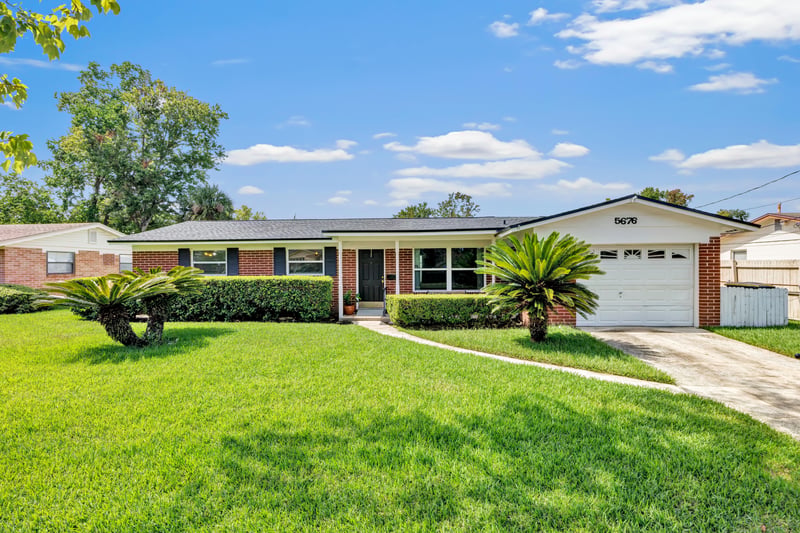 Photo 1 of 5676 Flagstaff Rd, Jacksonville, FL 32207, photographed by Megapixeler