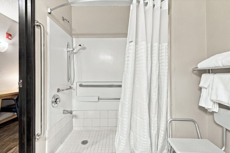 Accessible shower area, photographed by Megapixeler on Eldridge Loop, Orange Park