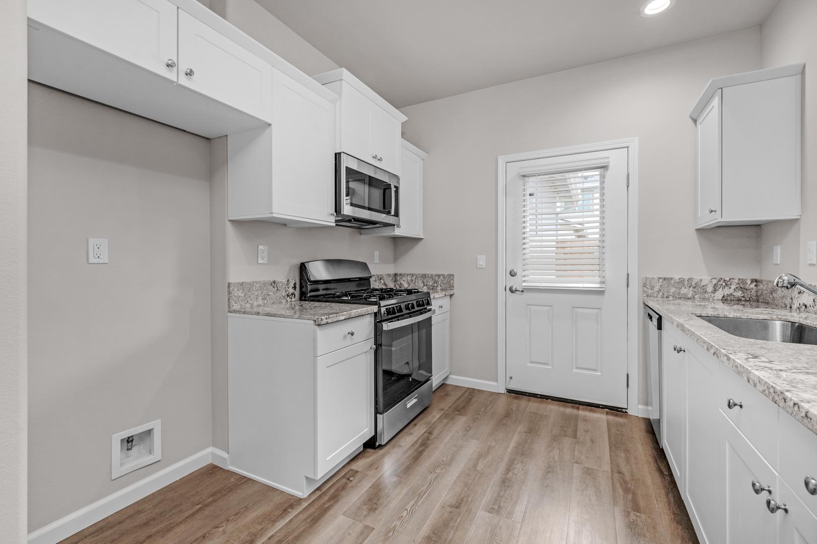 410 S Summit St, photo 13