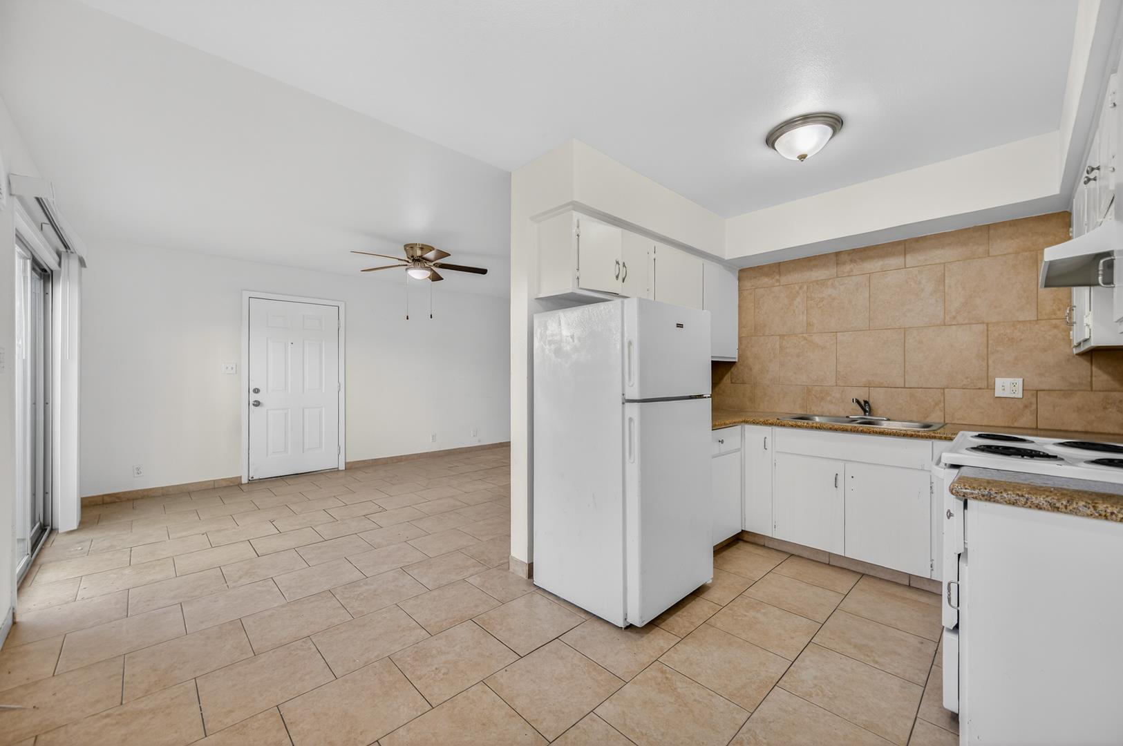 1348 E San Bruno Ave, photo 23