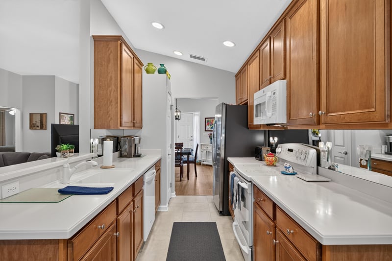 Kitchen counter and cabinetry view at 11225 Water Spring Cir, Jacksonville, FL 32256