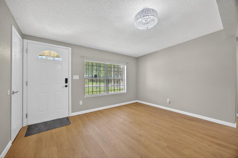 Photo 6 of 5216 Doncaster Ave, Jacksonville, FL 32208, photographed by Megapixeler