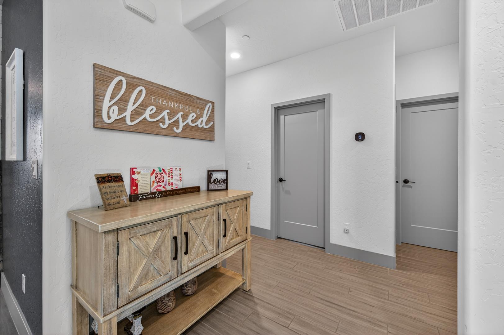 2086 N Phillip Ave, photo 38