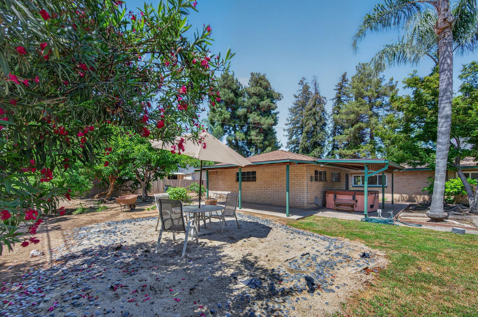1220 E Sussex Way, photo 55