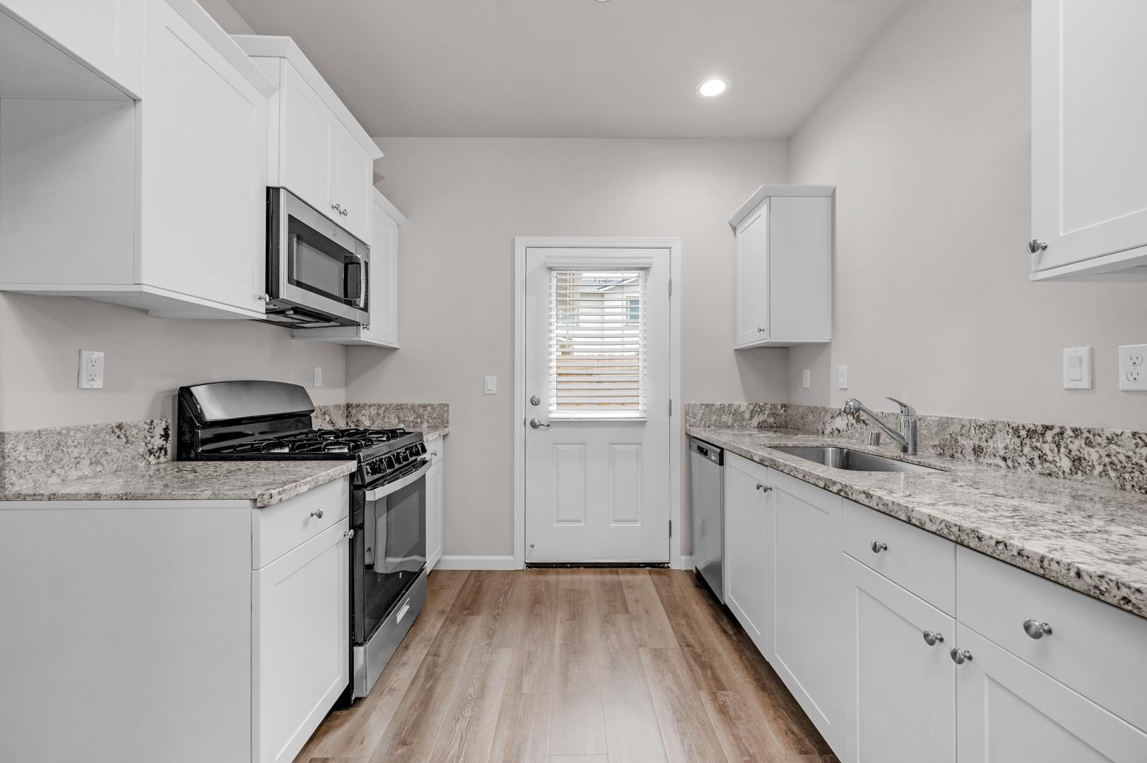 410 S Summit St, photo 12