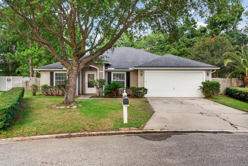Front exterior view from driveway with tree at 1648 Glen Laurel Dr, Middleburg, FL 32068