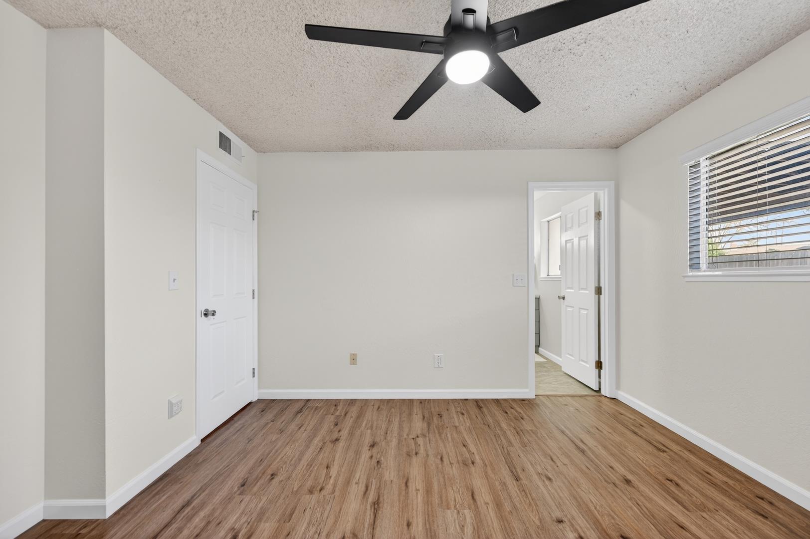 1235 W Dyer Ave, photo 38