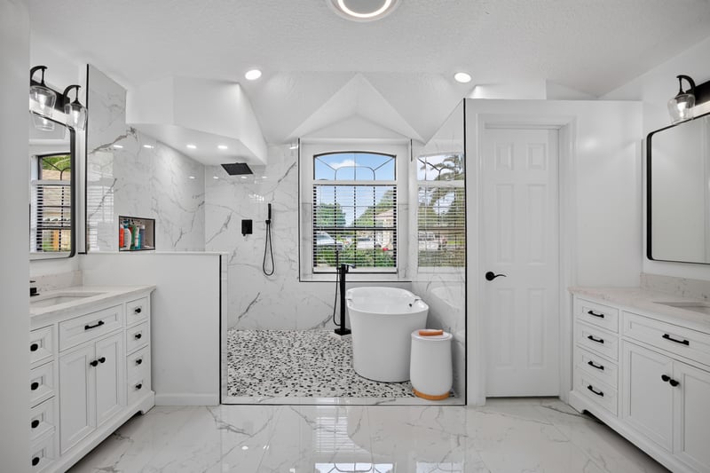 Bathroom with soaking tub and double vanity at 2125 Blue Heron Cove Dr, Orange Park, FL 32003