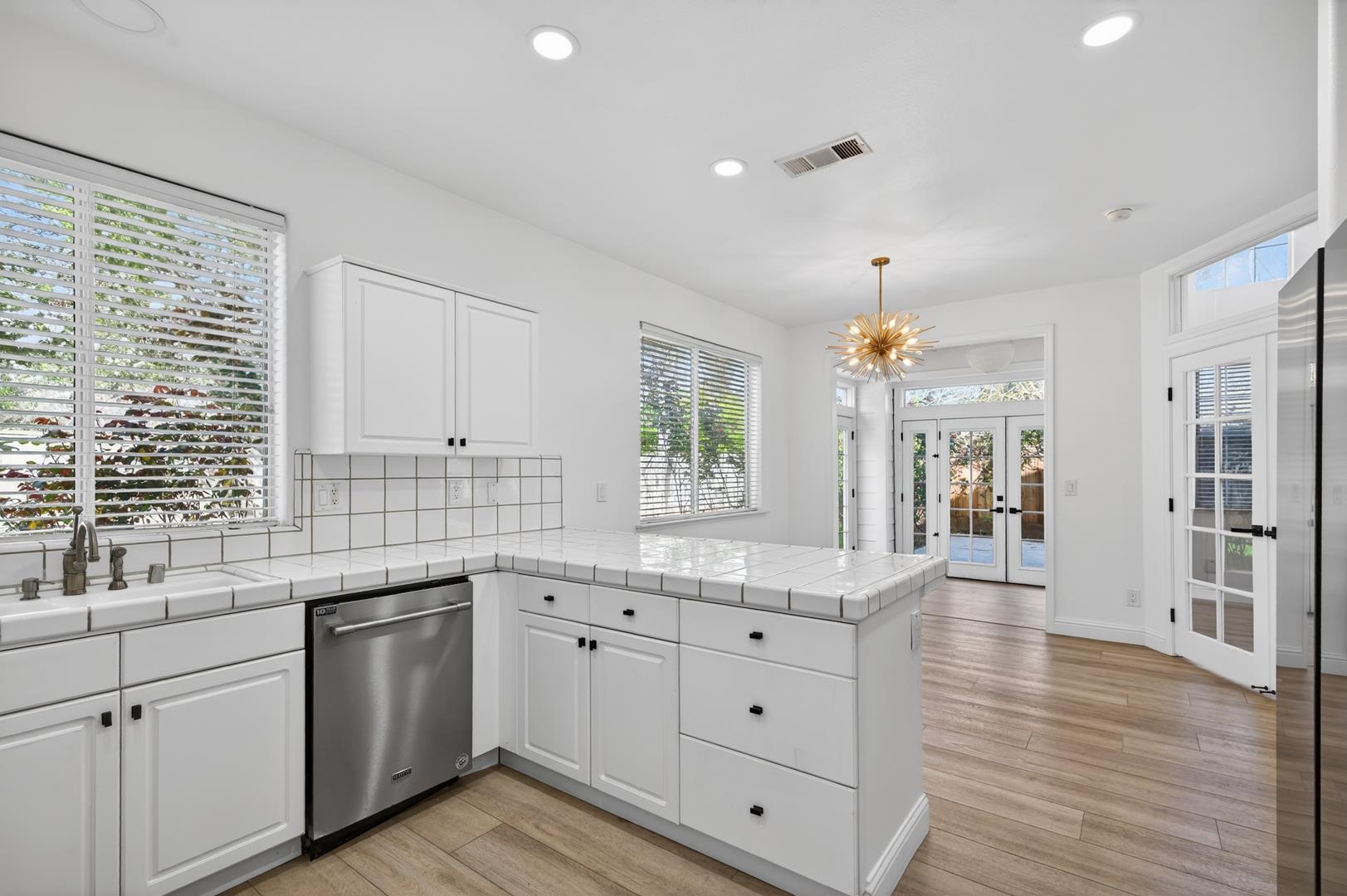 1079 E Monticello Cir, photo 35