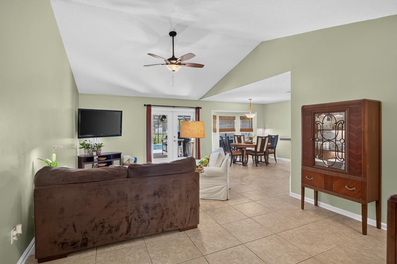 Living room with vaulted ceiling and ceiling fan at 1589 Backwater Drive, Middleburg, FL 32068