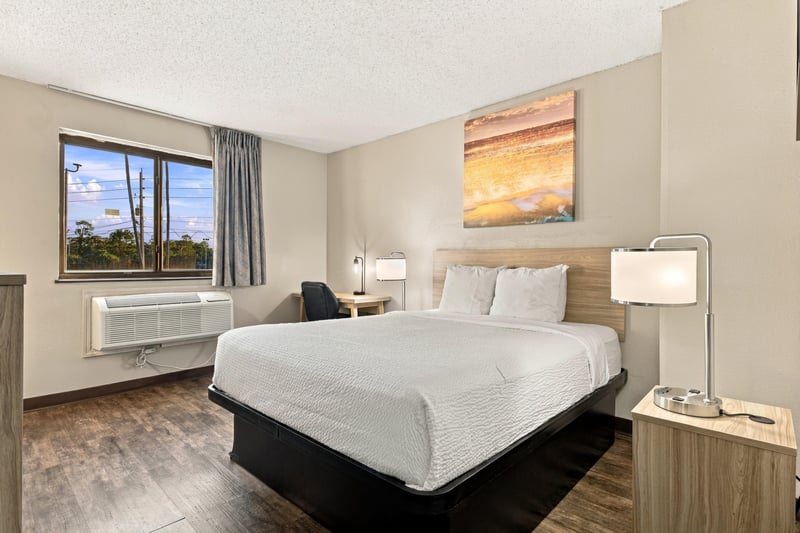 Guest room with bed and window, photographed by Megapixeler on Eldridge Loop, Orange Park