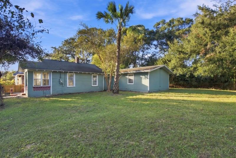 Wide exterior with open yard, photographed by Megapixeler on W 24th St, Jacksonville
