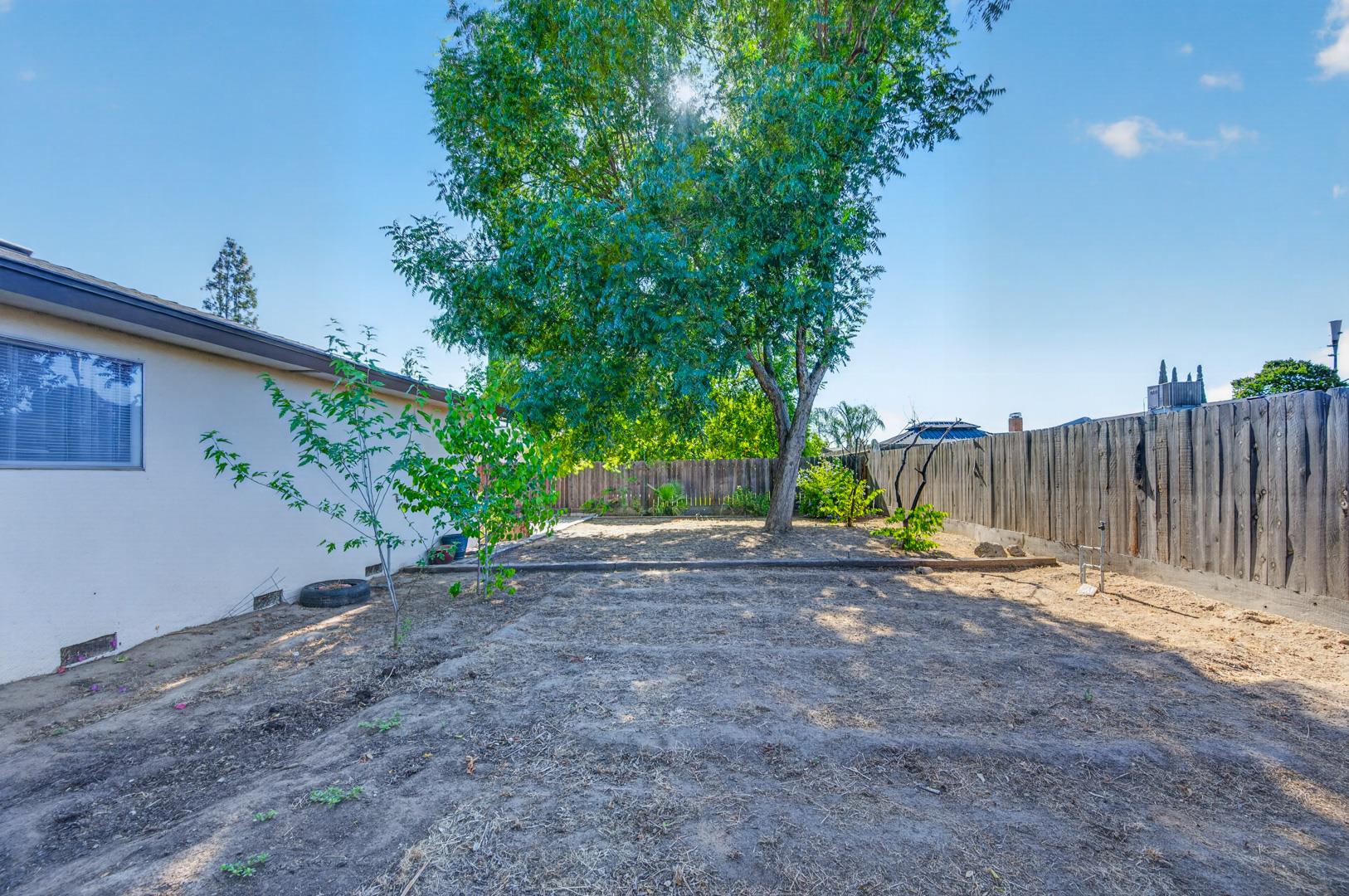 692 W Gettysburg Ave, photo 48
