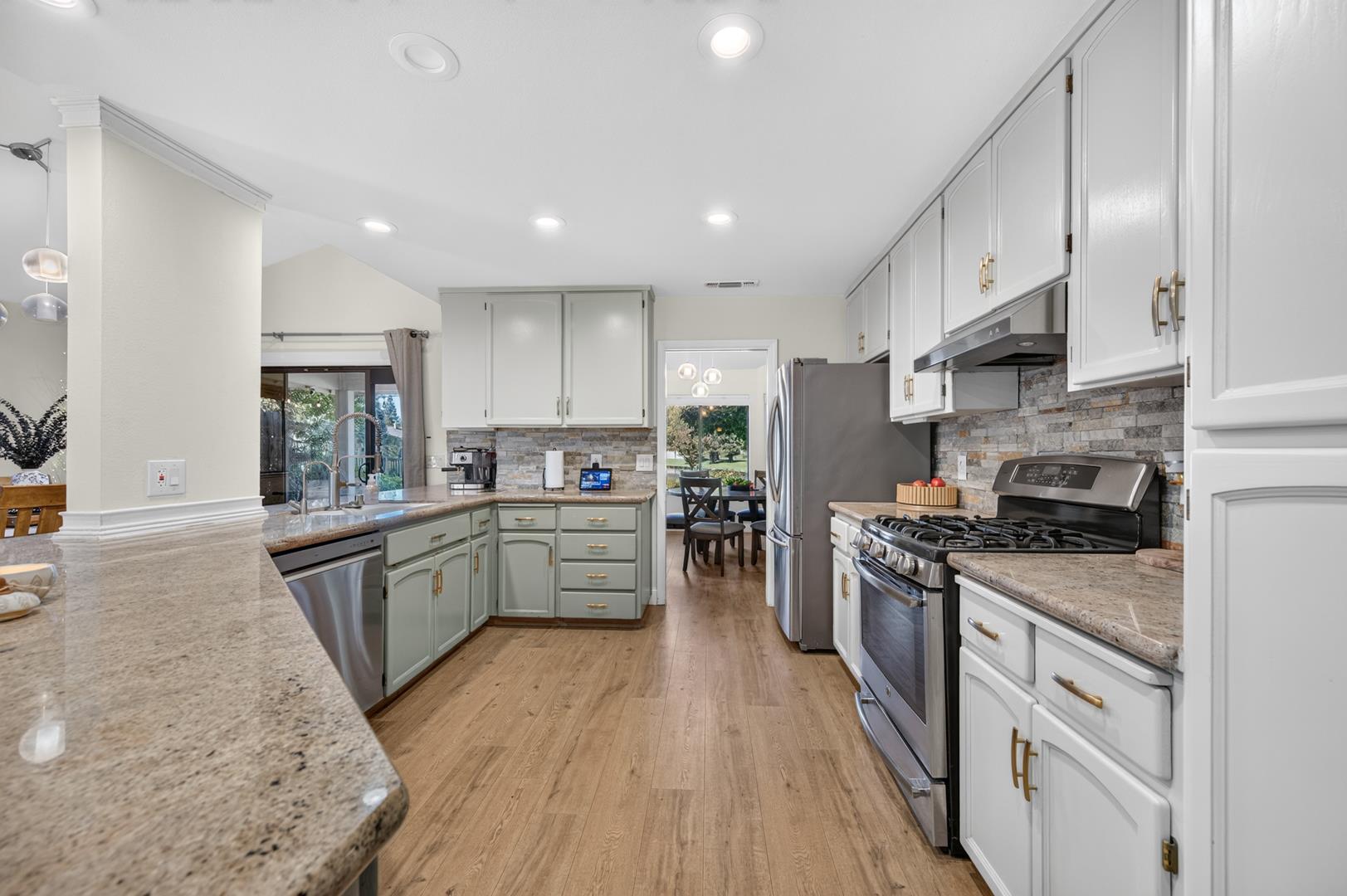 813 E Catalina Cir, photo 49