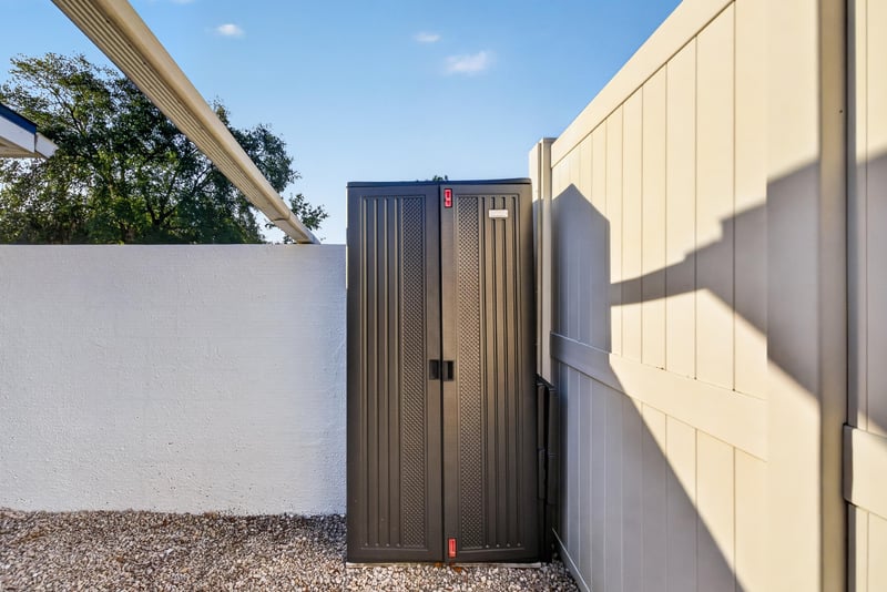 Storage shed in the backyard, photographed by Megapixeler on Birch Run E, Orange Park