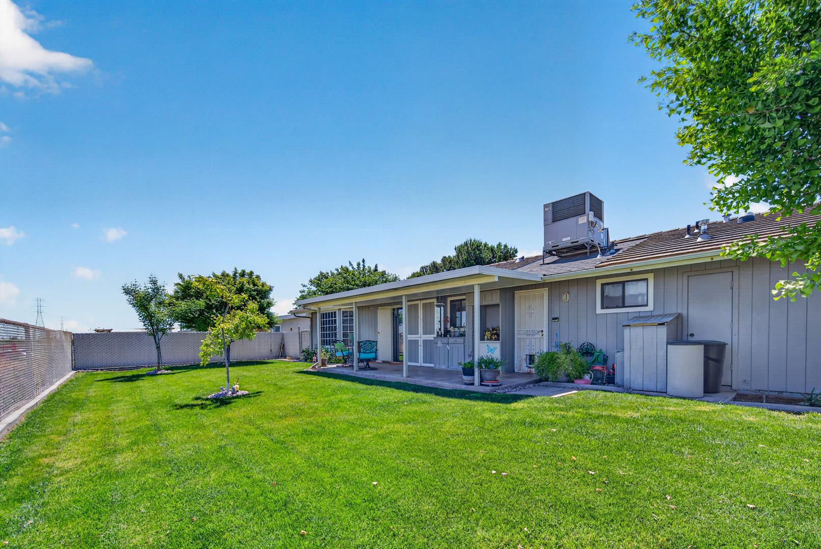 686 N Hayes Ave, photo 52