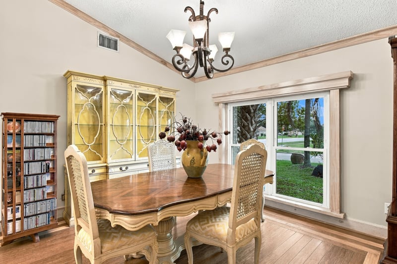 Dining room, photographed by Megapixeler on Winding Springs Ct, Jacksonville