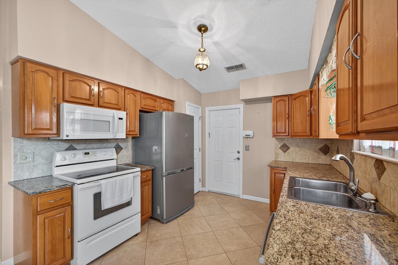 Photo 10 of 10164 Arrowhead Dr, Jacksonville, FL 32257, photographed by Megapixeler