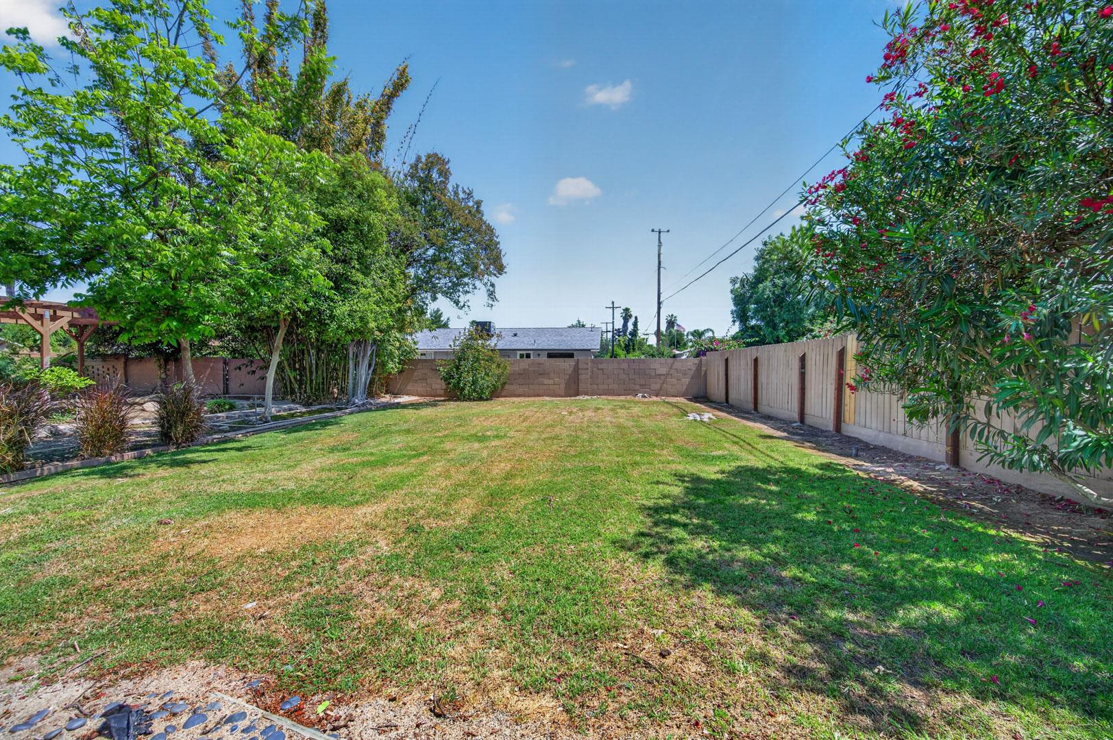 1220 E Sussex Way, photo 57