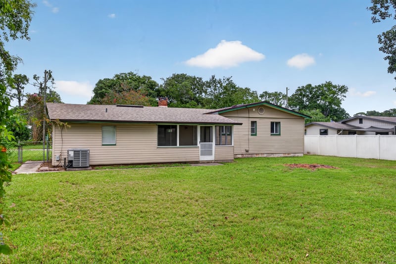 Rear exterior view of the screened porch at 2618 Arlex Dr E, Jacksonville, FL