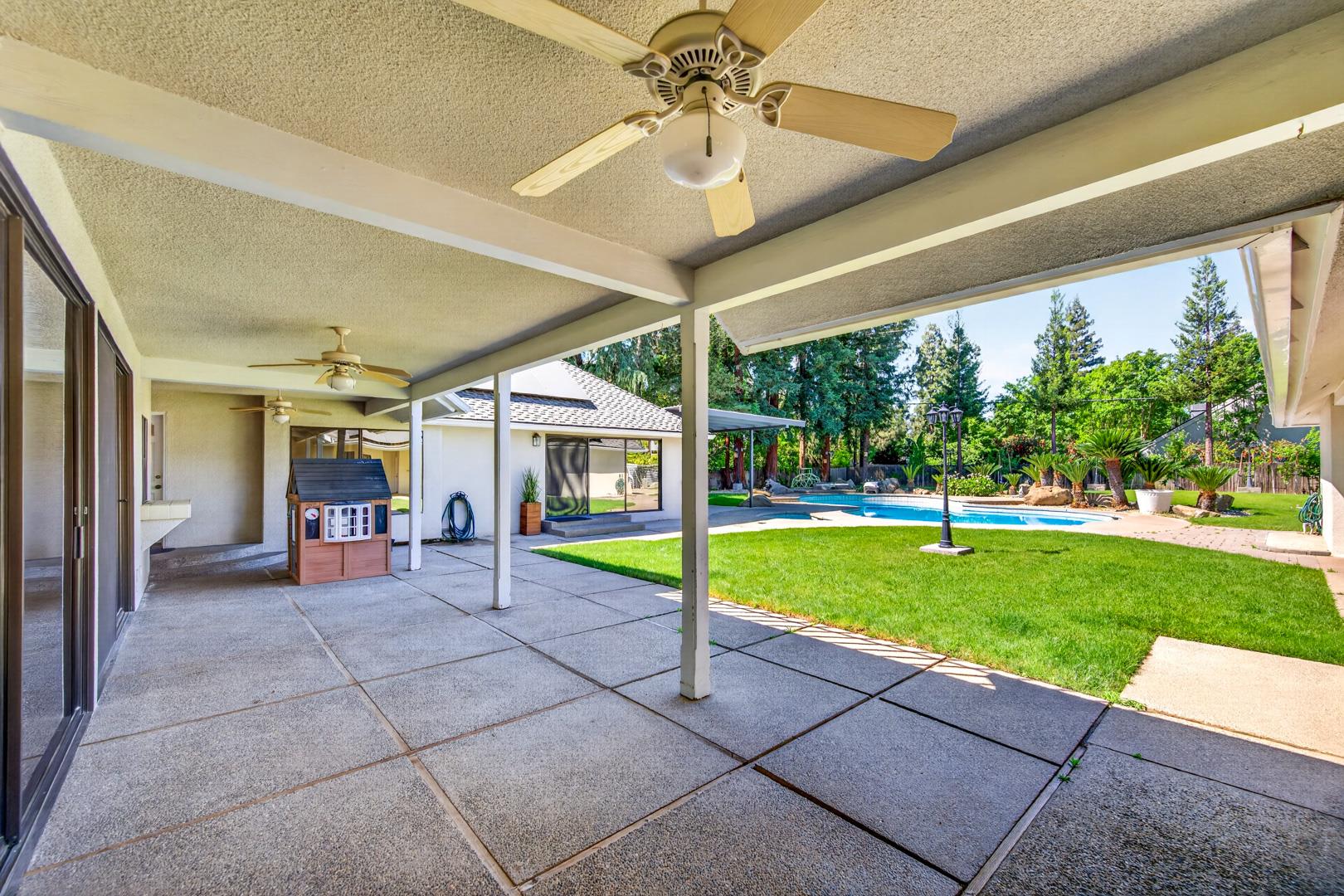 5261 N Van Ness Blvd, photo 85