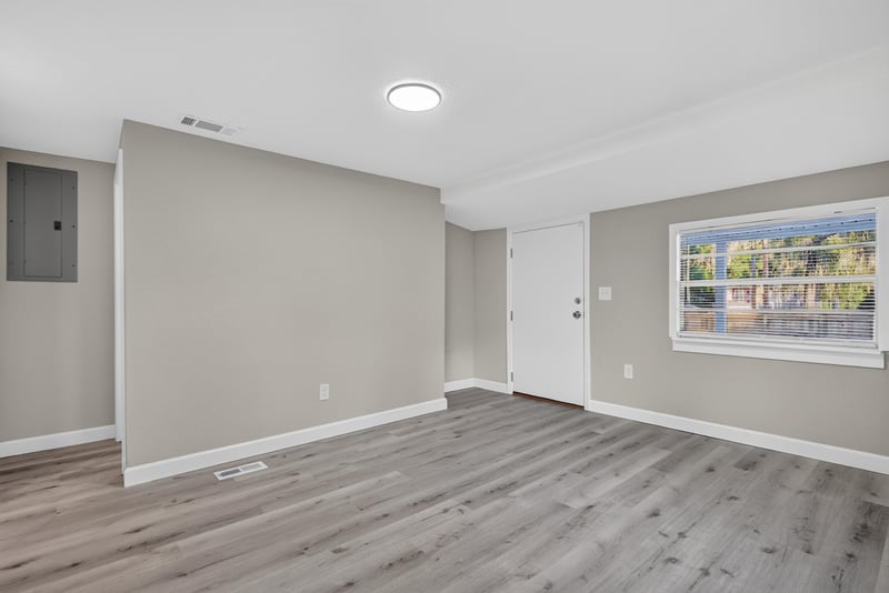 Empty room, photographed by Megapixeler on Susie St, Jacksonville