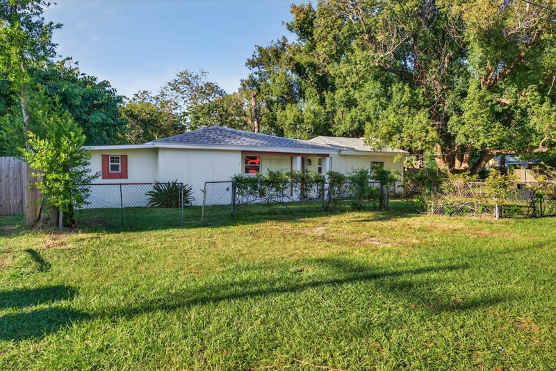 Photo 4 of 6923 King Arthur Rd N, Jacksonville, FL 32211, photographed by Megapixeler