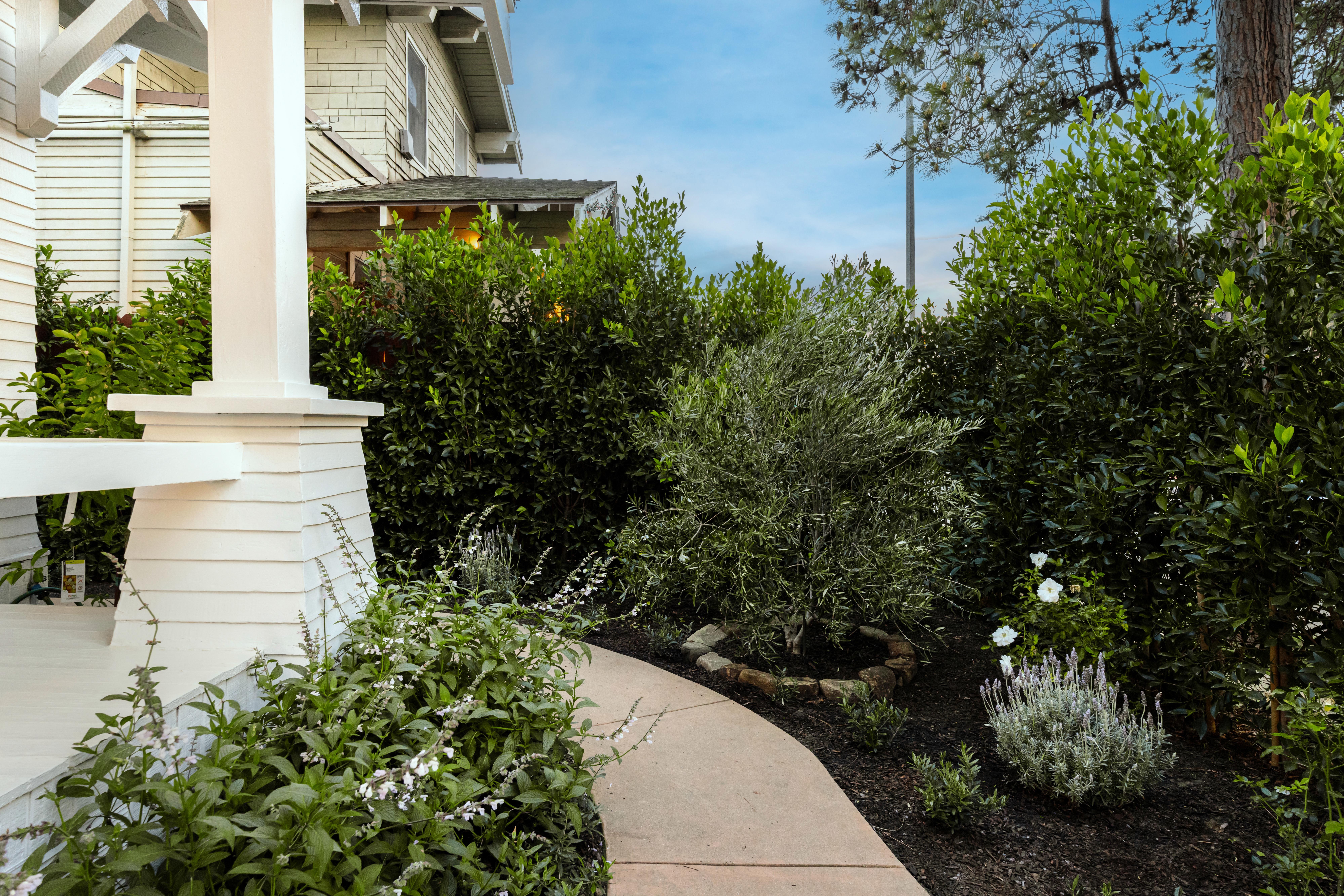 Real estate photography virtual tour of 1508 De La Vina St, Santa Barbara — 49-photo standard package by VirTour Media