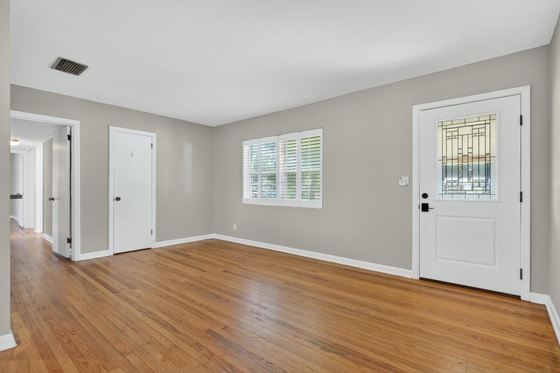 Photo 7 of 6942 Waikiki Rd, Jacksonville, FL 32216, photographed by Megapixeler