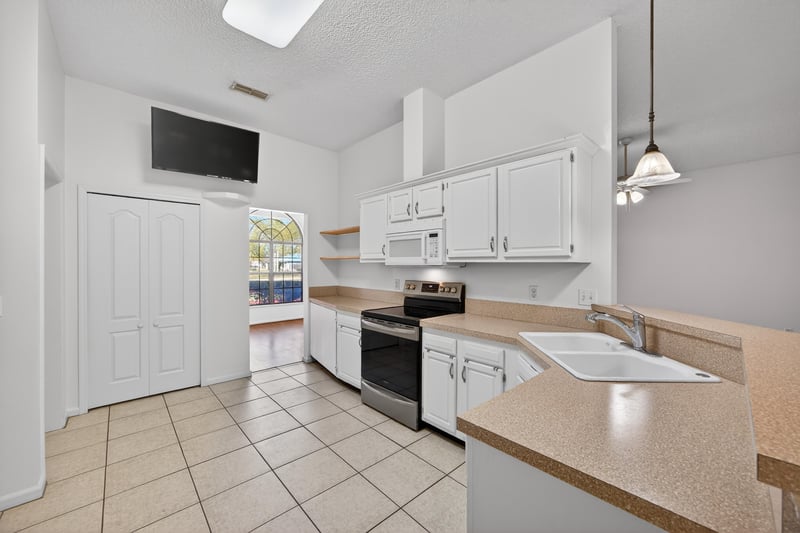 Photo 12 of 985 Sweetwood Ct, Orange Park, FL 32065, photographed by Megapixeler