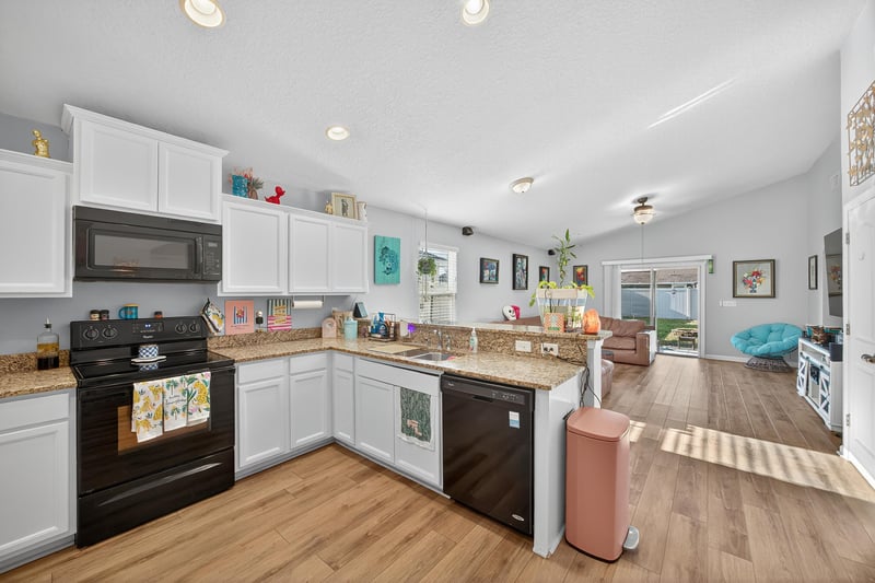 Photo 10 of 3286 Hidden Meadows Ct, Green Cove Springs, FL 32043, photographed by Megapixeler