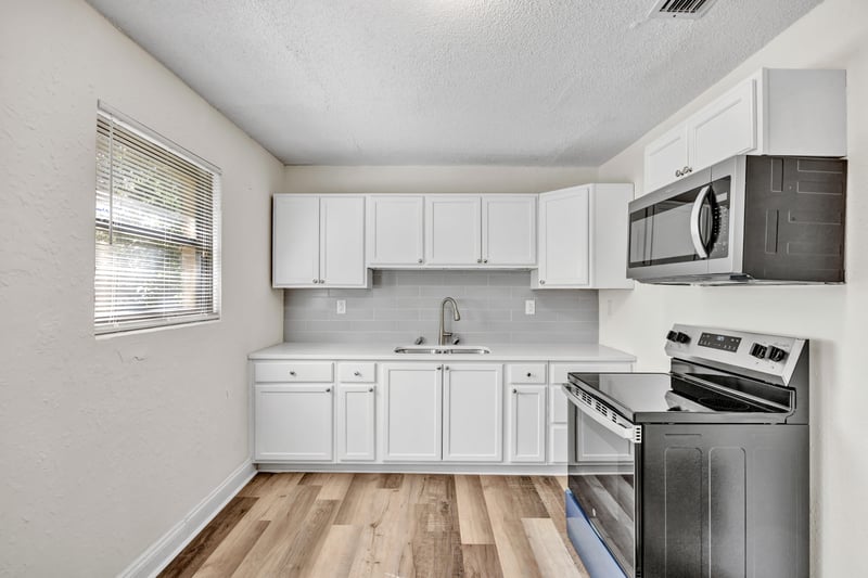 Photo 13 of 10303 Elmhurst Dr, Jacksonville, FL 32218, photographed by Megapixeler