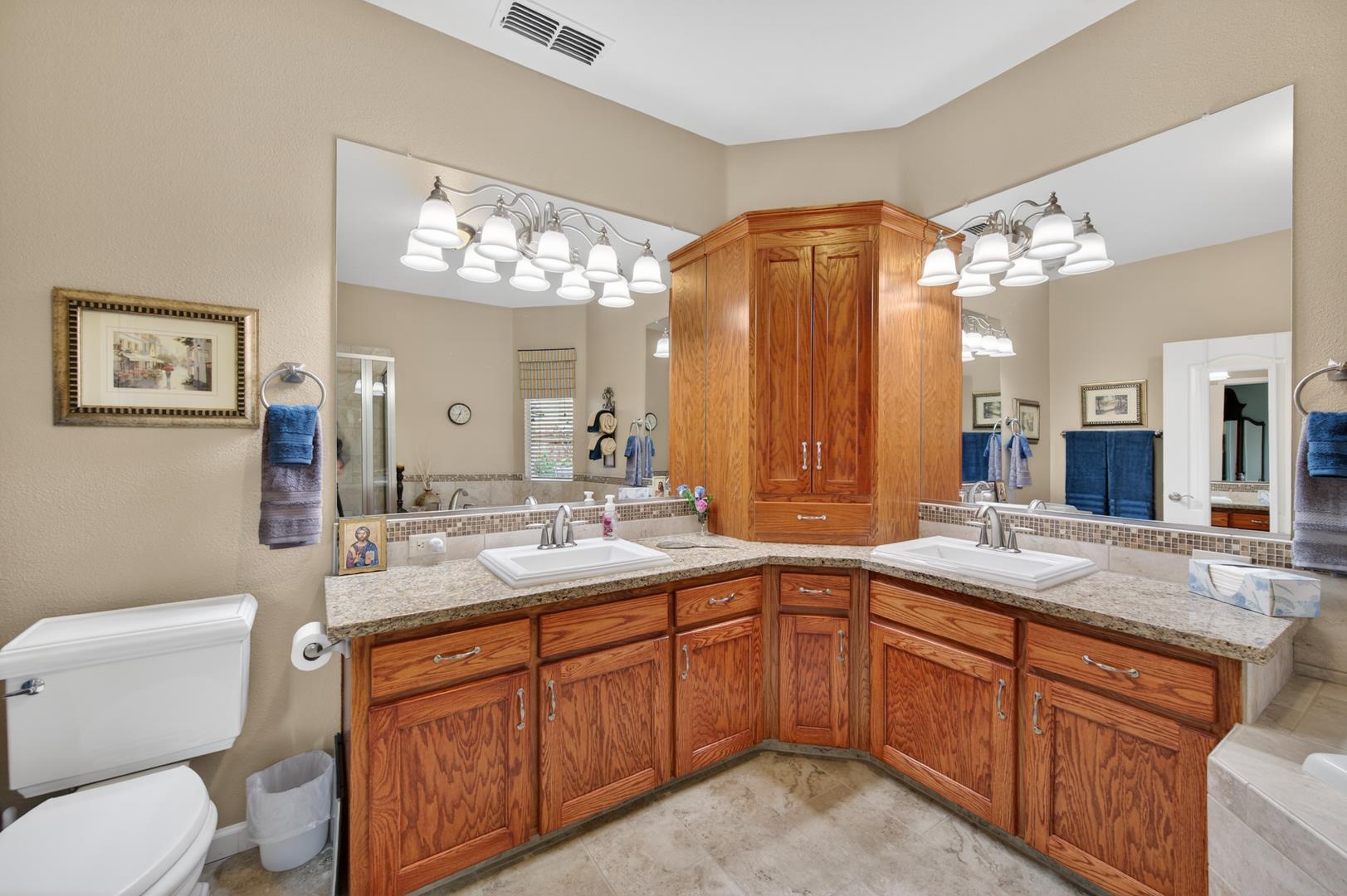 2450 E Fox Glen Ave, photo 36