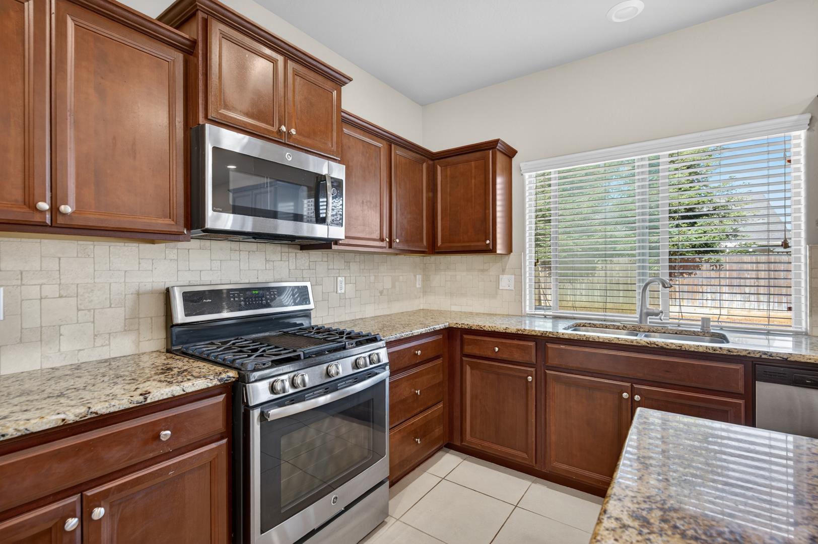 5281 N Phoenix Ave, photo 30