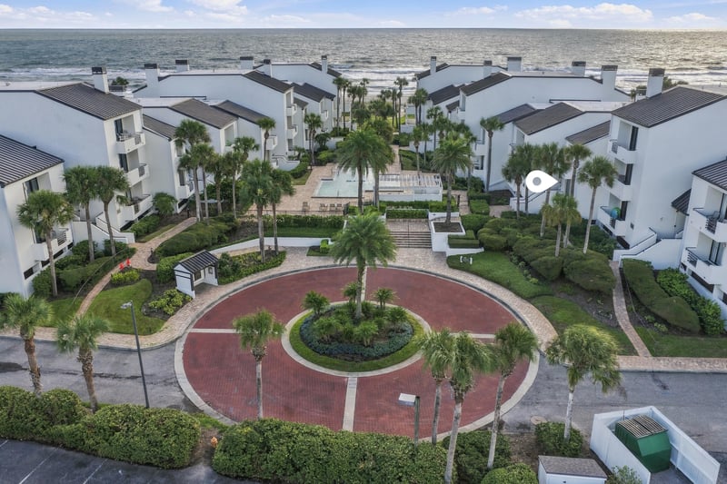 Aerial courtyard view of the condo complex in Ponte Vedra Beach, FL
