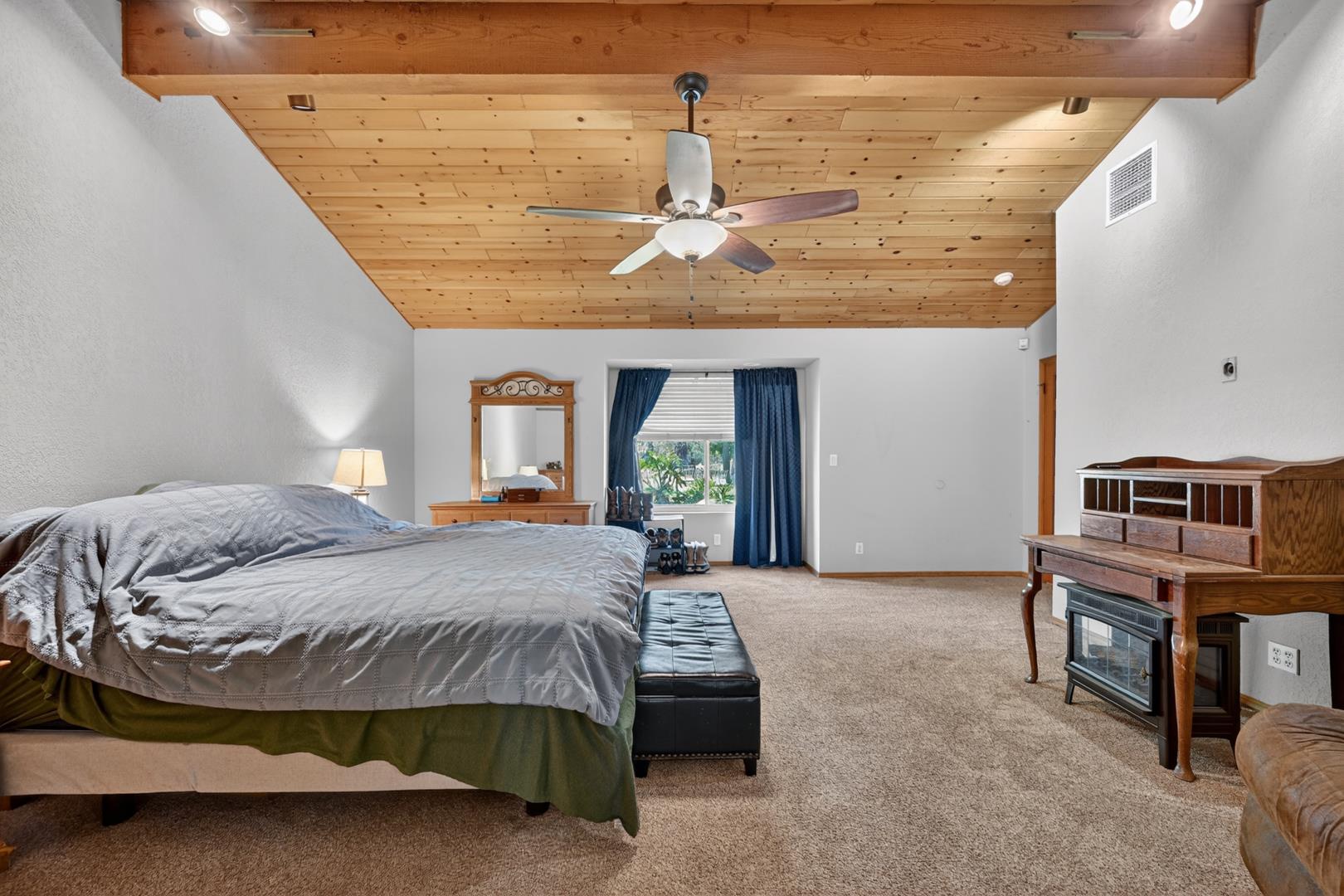 1185 N Locan Ave, photo 55
