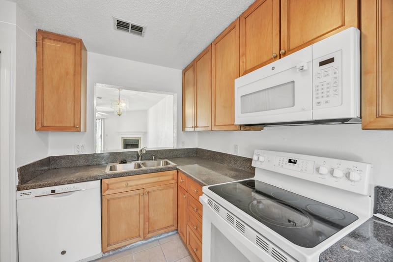 Photo 23 of 8300 Plaza Gate Ln unit 1062, Jacksonville, FL 32217, photographed by Megapixeler