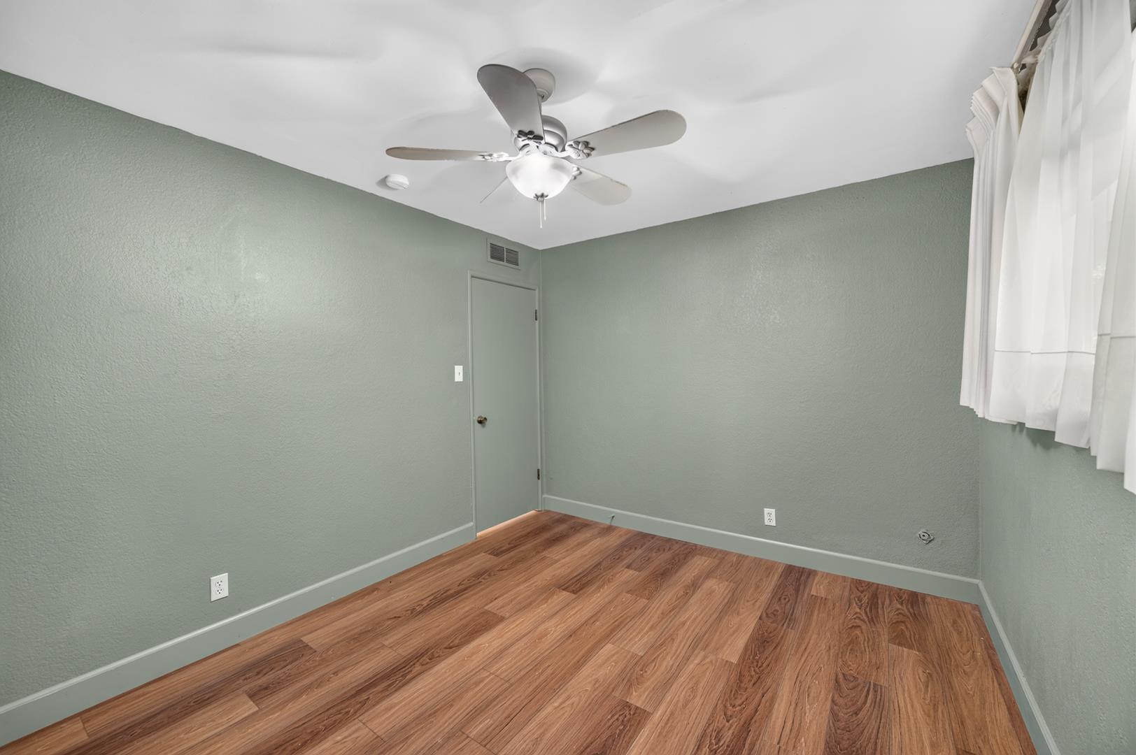 749 W Escalon Ave, photo 37